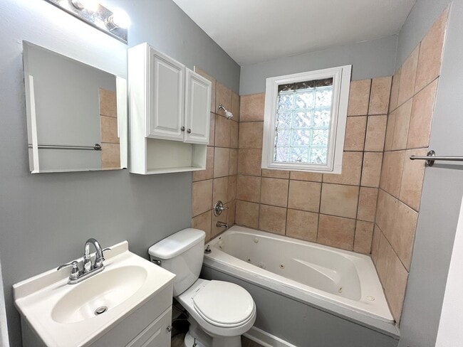 Building Photo - Prime East Nashville Living!