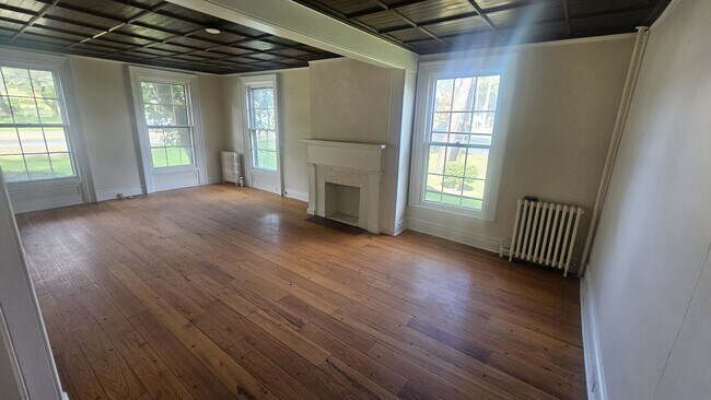 Building Photo - 427 Loudon Rd