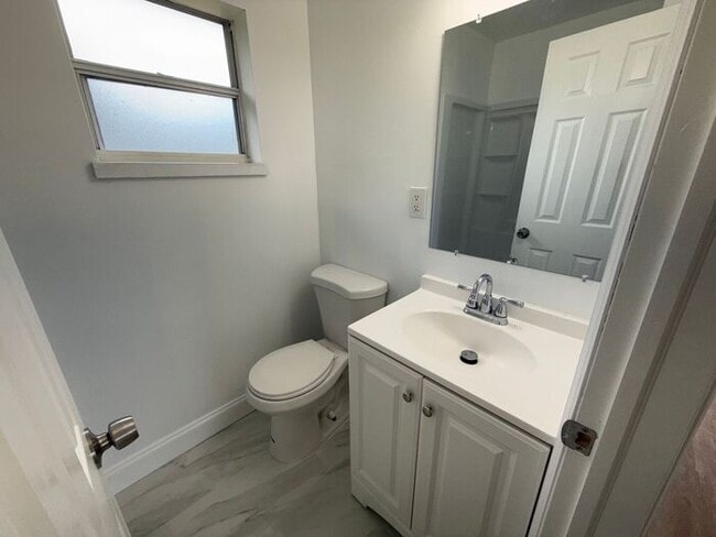 Building Photo - Groveland Home on large lot