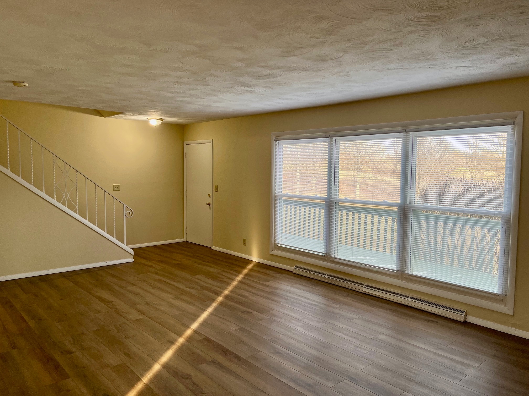 Building Photo - 221 Eisenhower Dr