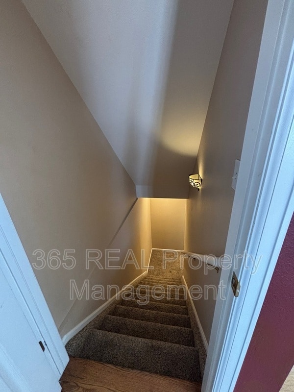 Building Photo - 10108 W 13th St