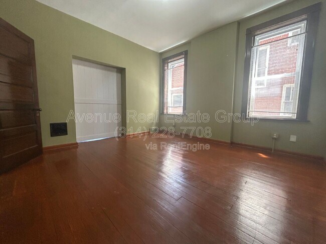 Building Photo - 4415 S Compton Ave