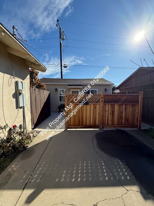 Building Photo - Newer Beautifully Furnished Single Story ADU Includes All Basic Utilities and WiFI