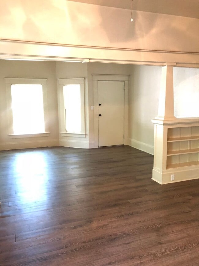 Building Photo - Adorable 7 bedroom house directly across from Chico State! Available July!