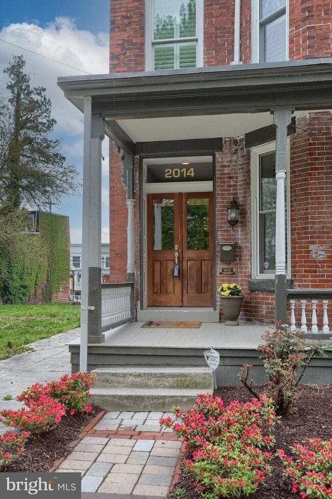 Building Photo - Beautiful Historic Home on 3rd St