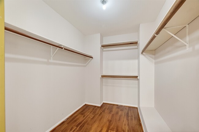 Building Photo - 814 Heathgate Dr