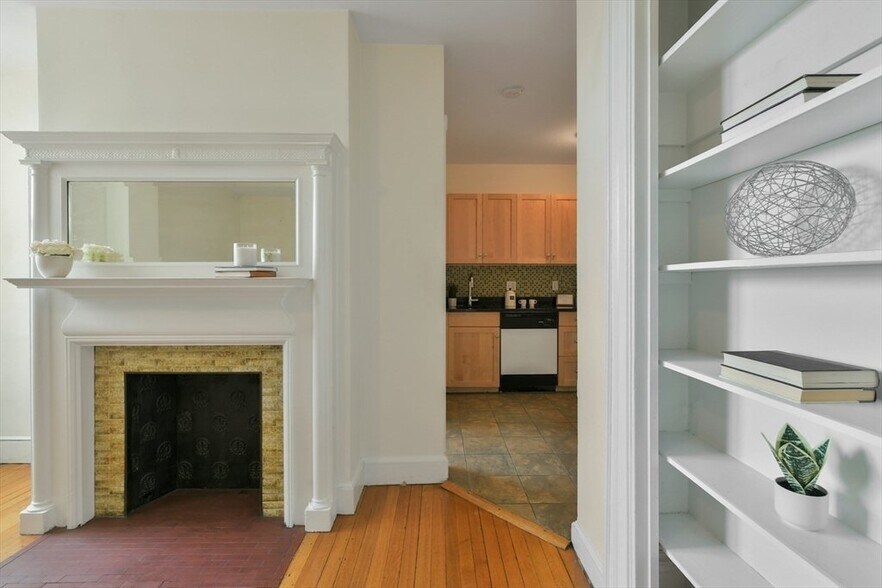 Building Photo - 483 Beacon St