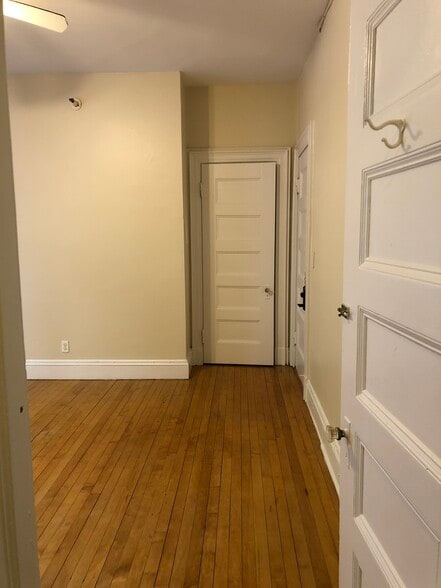 Building Photo - 1470 Beacon St