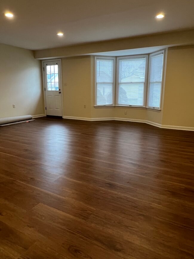 Building Photo - 4 N Locust St