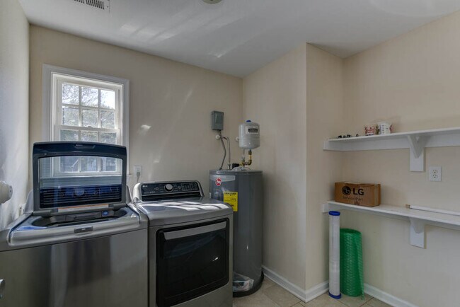 Building Photo - 2 Alden Ave