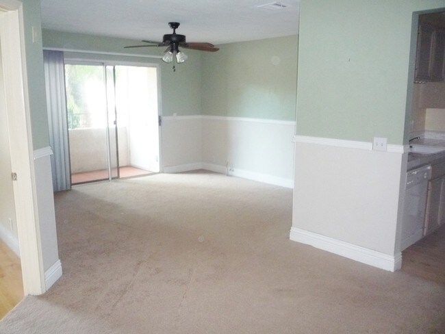 Building Photo - Two bedroom Two Bath Condo!