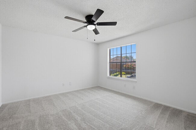 Building Photo - 14800 Enterprise Dr