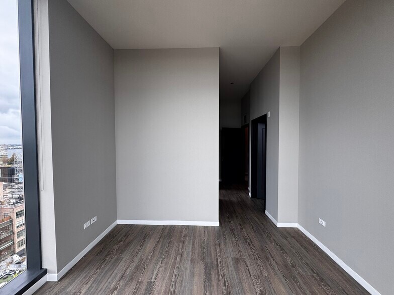 Building Photo - 26 N Sangamon St