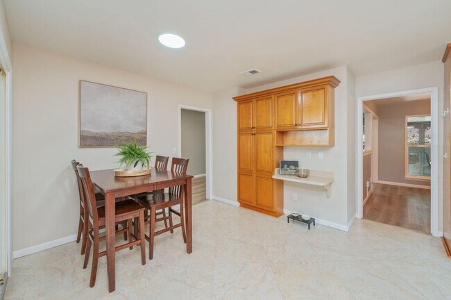Building Photo - 512 Samana Way