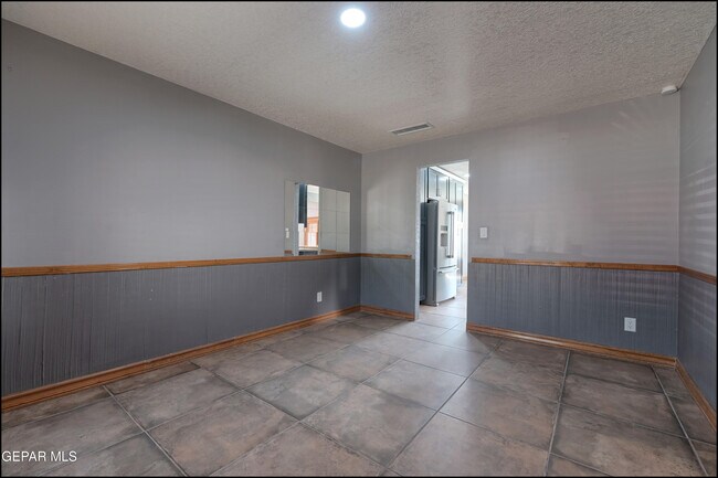Building Photo - 6412 Via Aventura Dr