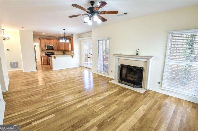 Building Photo - 1865 Oak Tree Hollow