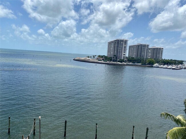 Building Photo - 1632 S Bayshore Ct