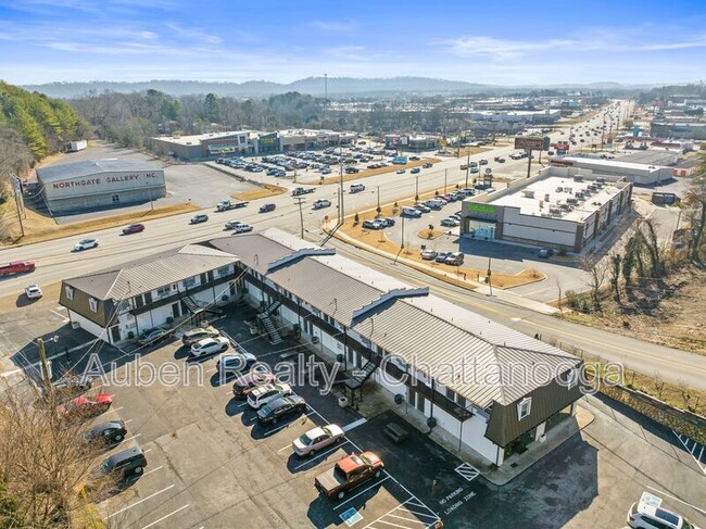 Building Photo - 5519 HIGHWAY 153 APT I