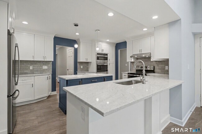 Building Photo - 145 Casmir Dr