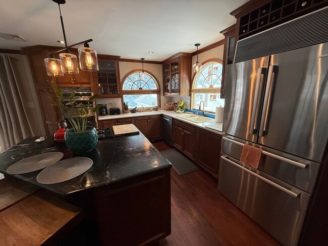 Building Photo - Spectacular 3 Bed/2.5 Bath Colonial in Freeport!