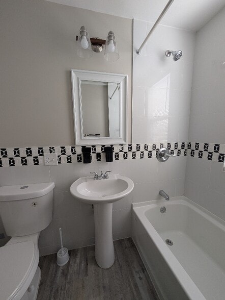 Building Photo - 421 Washington St