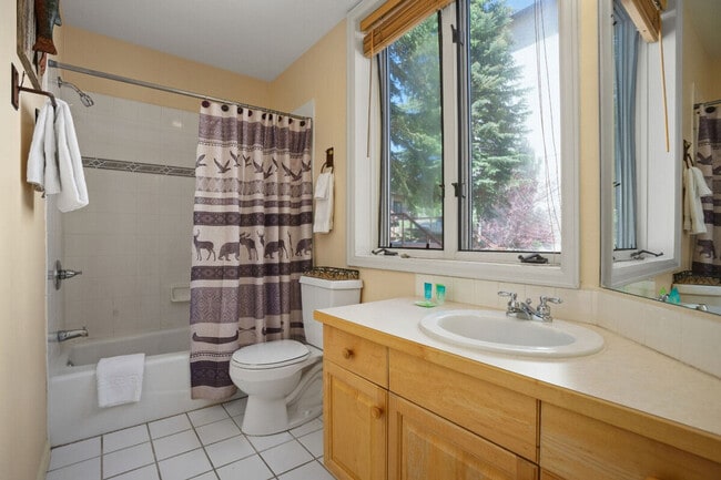 Building Photo - 2755 Waterstone Ln