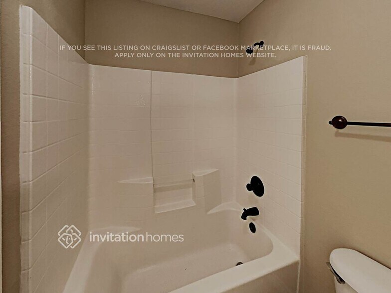 Building Photo - 830 Randall Rd