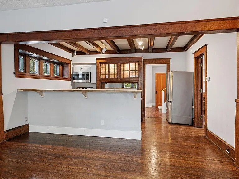 Building Photo - 1085 16th Ave SE