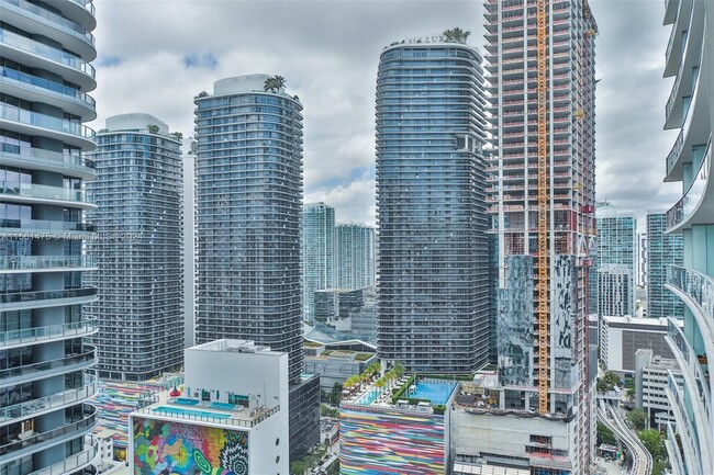 Building Photo - 1010 Brickell Ave