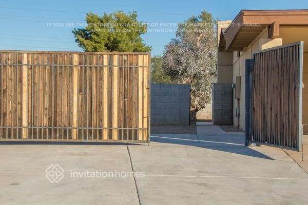 Building Photo - 1216 W Halstead Dr