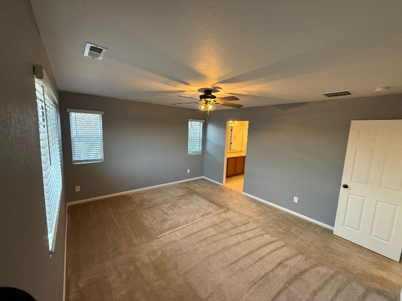 Building Photo - 6074 Donahue Dr