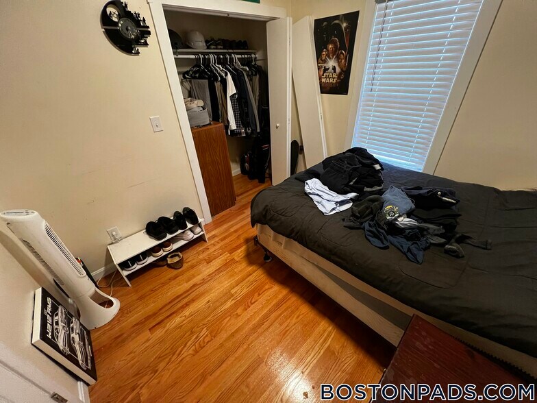 Building Photo - 525 E 3rd St