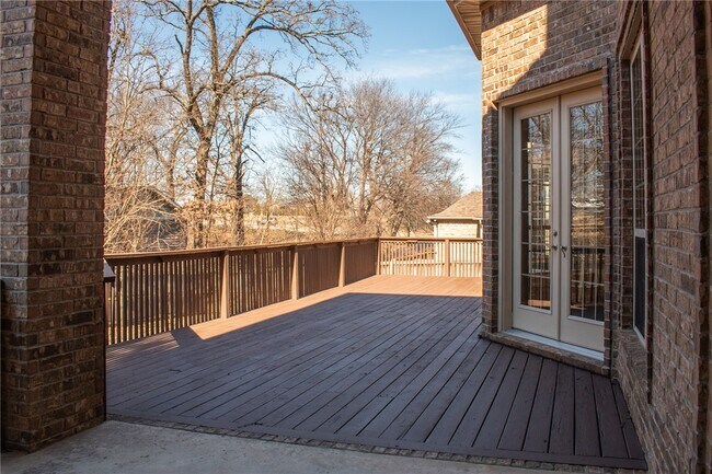 Building Photo - 5106 S Sloan Cir