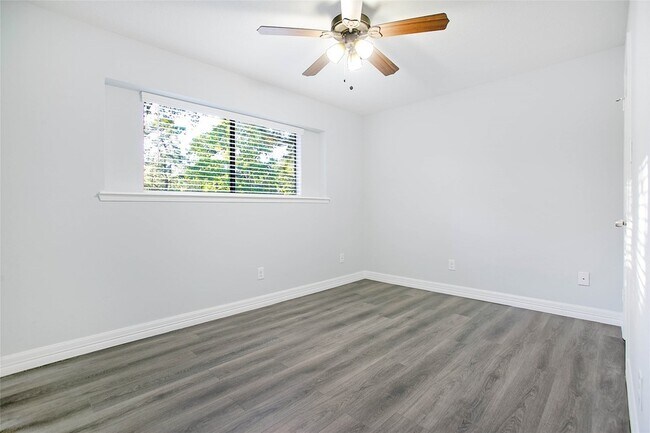 Building Photo - 56 E White Willow Cir