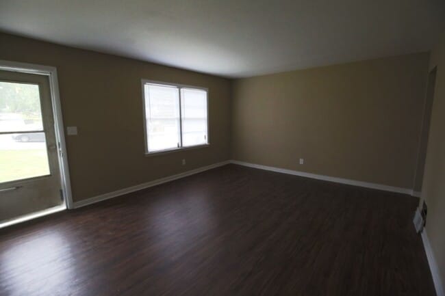 Building Photo - Stylish, Spacious & Updated – Don’t Miss T...