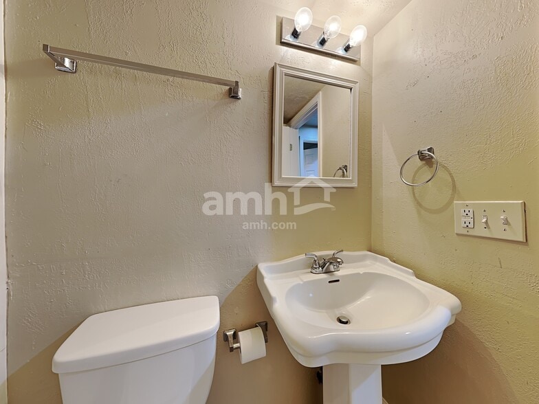 Building Photo - 1381 N 2225 W