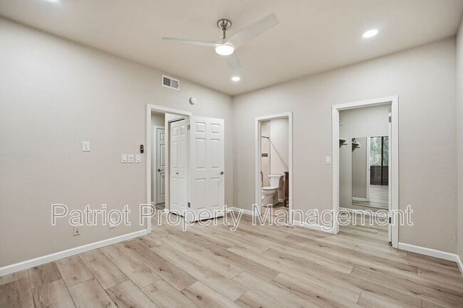 Building Photo - 9708-9708 E Vía Linda