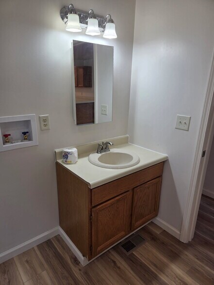 Bathroom - 210 W Wayne St