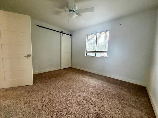 Building Photo - 17844 Park Valley Dr