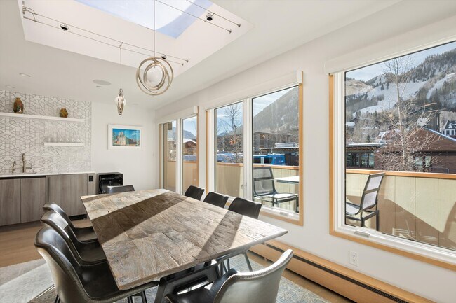 Building Photo - 447 E Cooper Ave