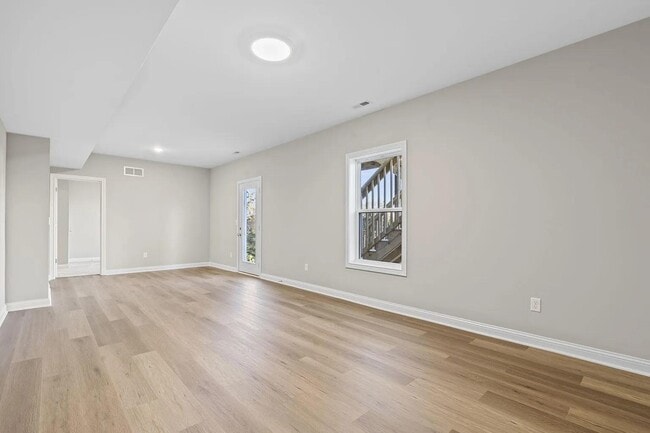 Building Photo - 933 Camden Ct