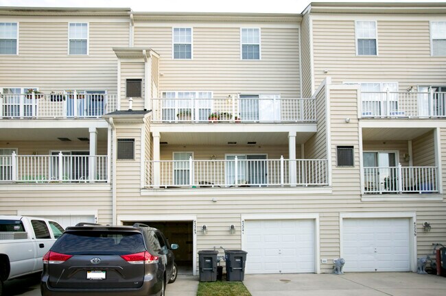 Building Photo - 42243 Black Rock Ter