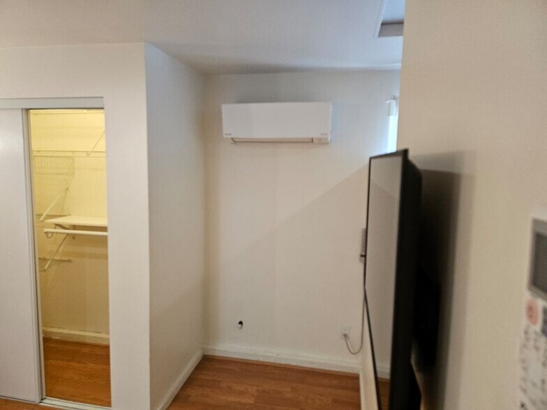 Building Photo - 20624 Kittridge St