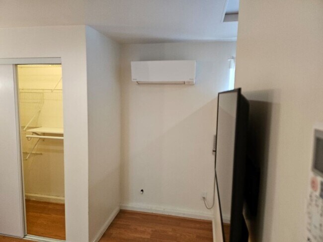 Building Photo - 20624 Kittridge St