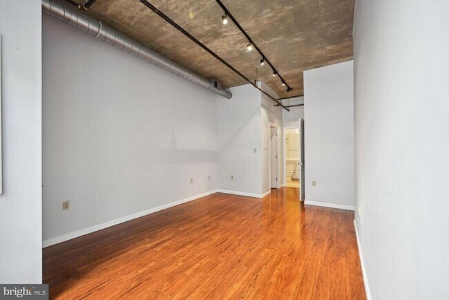 Building Photo - 1300 N St NW