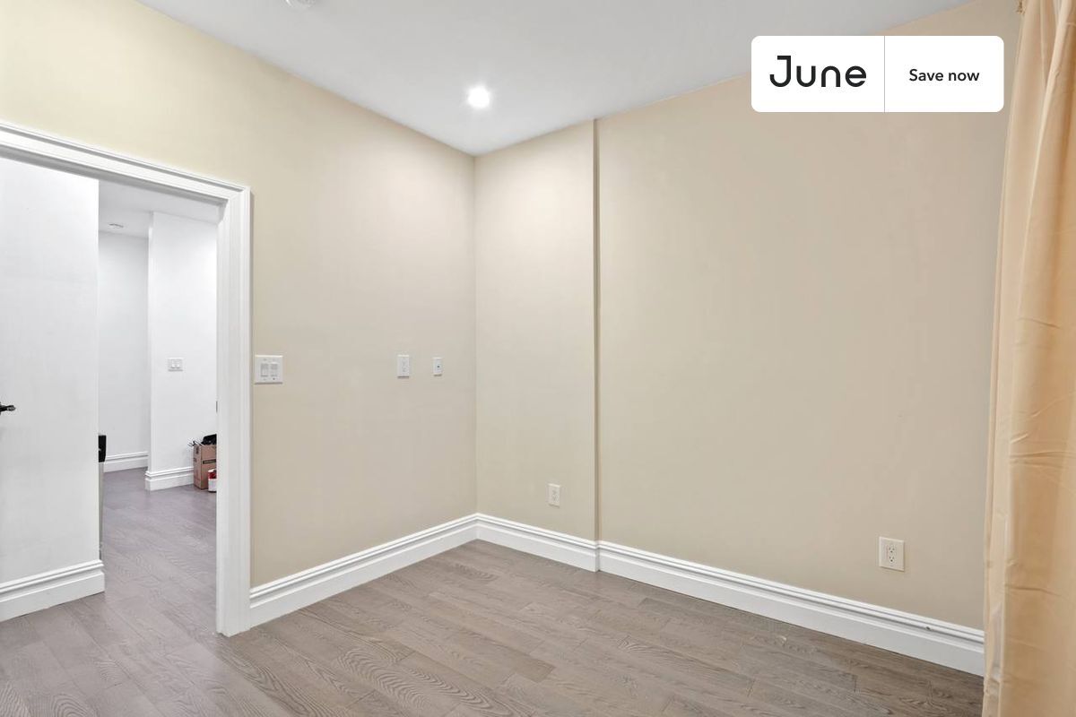 Building Photo - 826 9th Ave