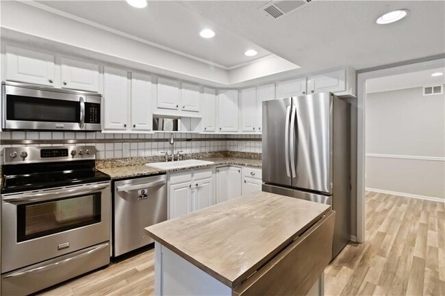Building Photo - 694 Serramonte Dr