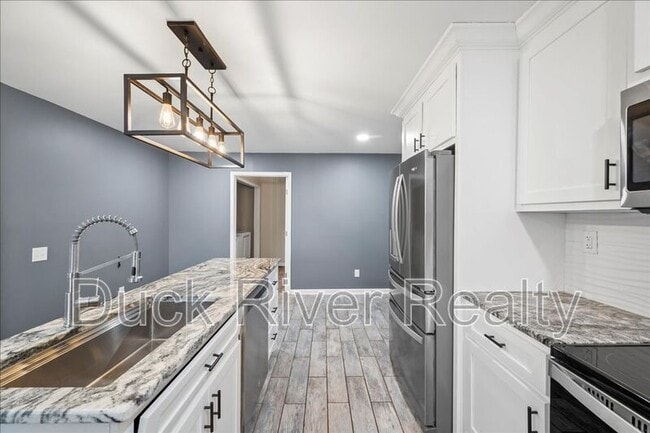 Building Photo - 406 7th St