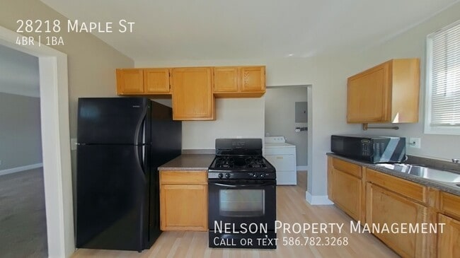 Building Photo - 28218 Maple St