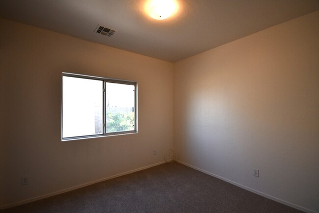 Building Photo - 3 bed 2 bath in San Tan Valley Hunt/Magma ...